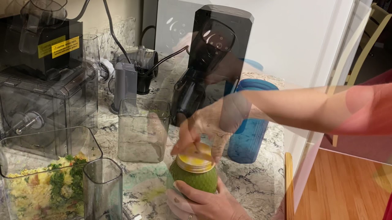 Emeril Lagasse Pasta and Beyond. Juicer demonstration function and  review.