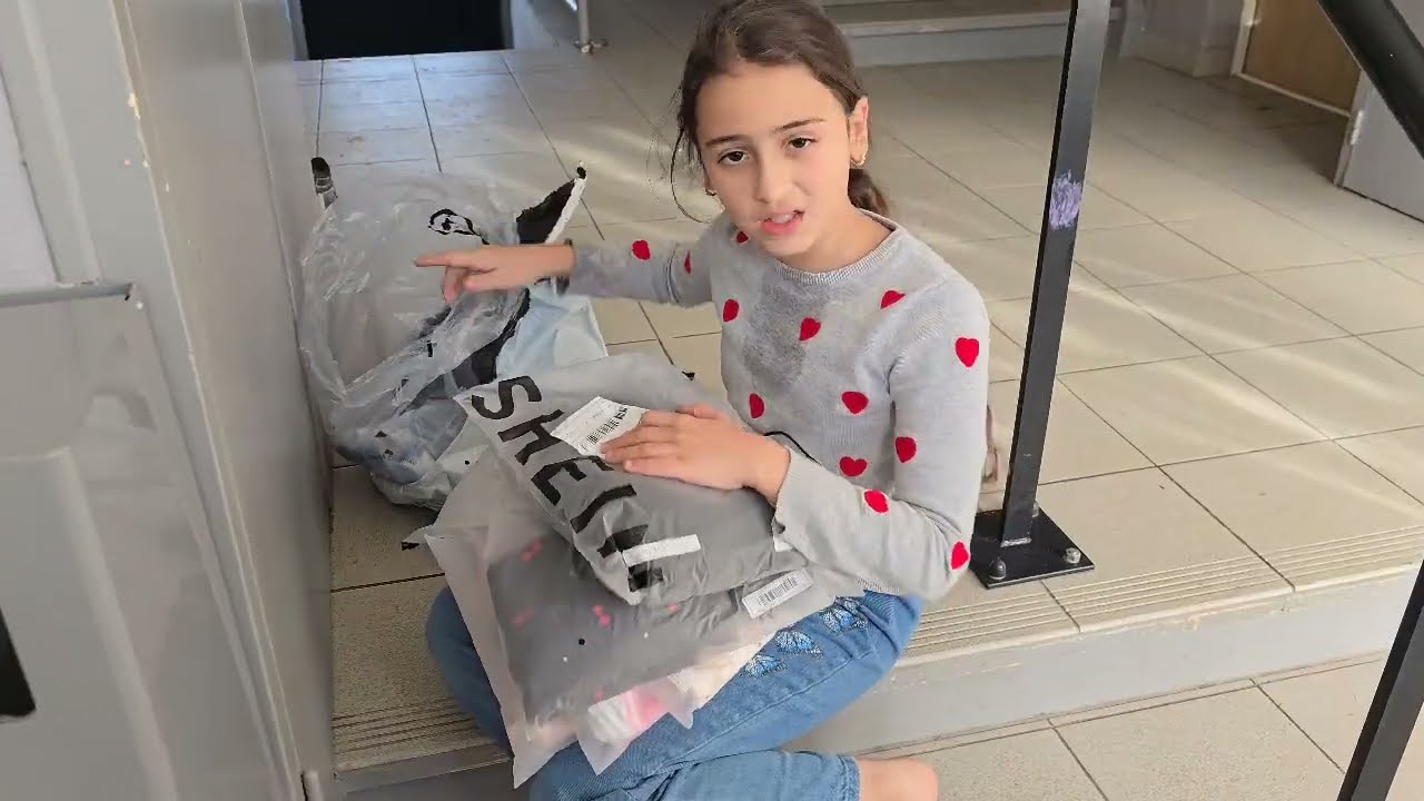 لقينا طلبيه الشي إن المسروقه 😃 يافرحة ماتمت رجعت نسرقت أسيل وغنى زعلو عليها