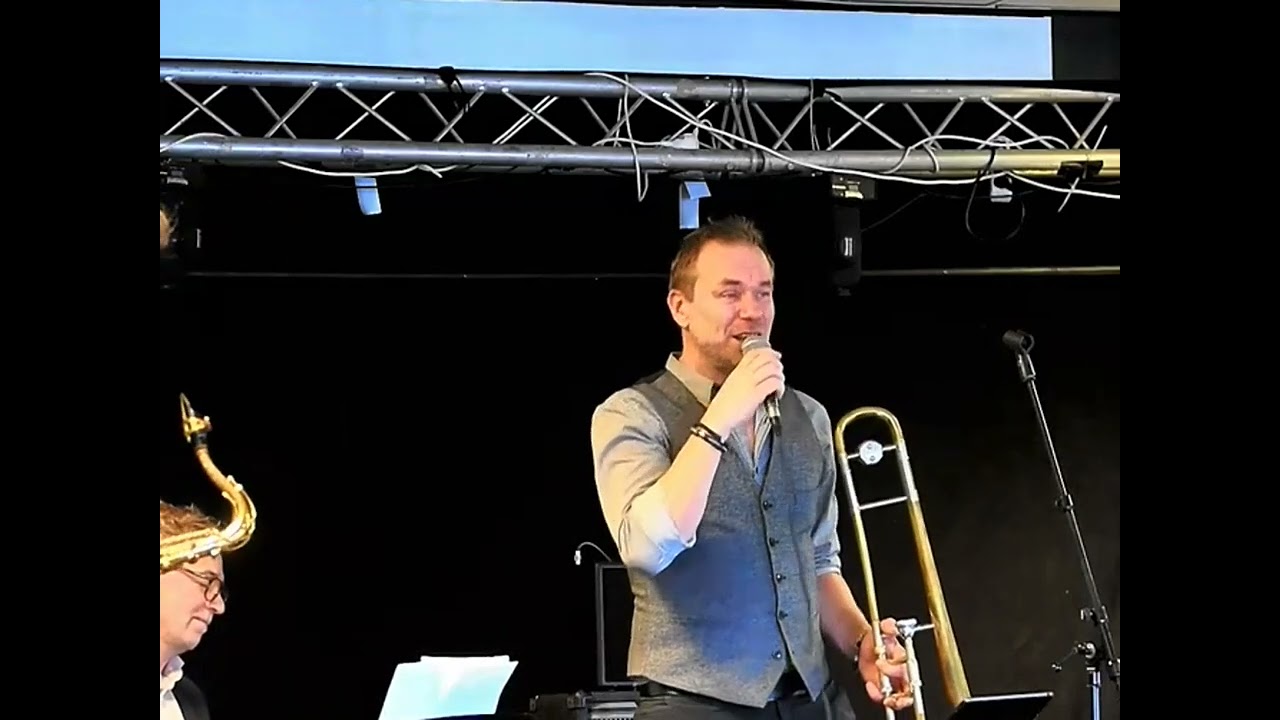 The Nearness of You (ending only), Niklas Carlsson on vocals