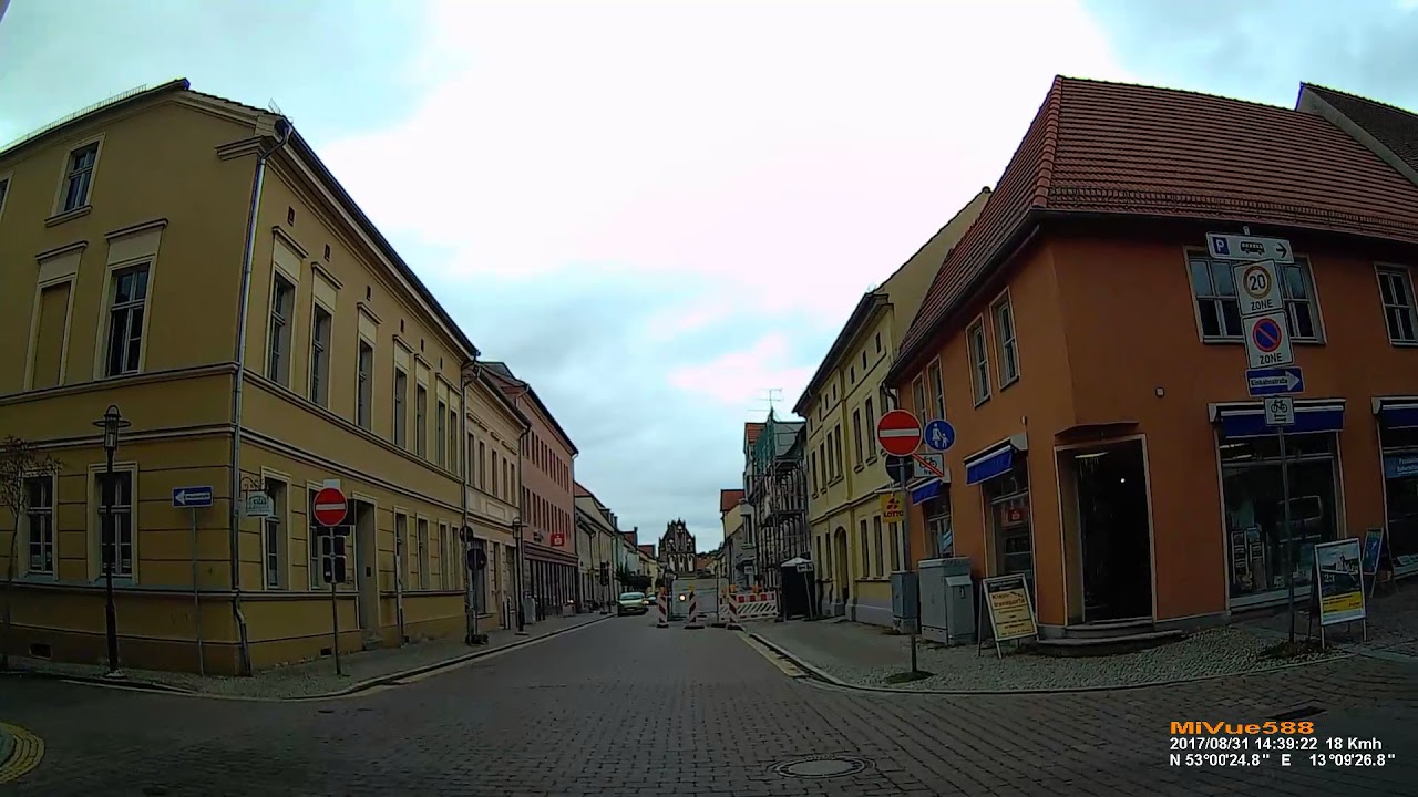 D: Stadt Gransee. Landkreis Oberhavel. Kurze Fahrt durch den Ort. August 2017