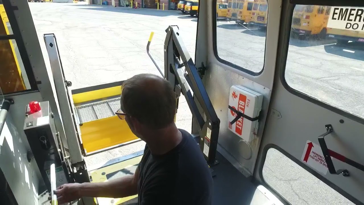 manual wheelchair lift operation