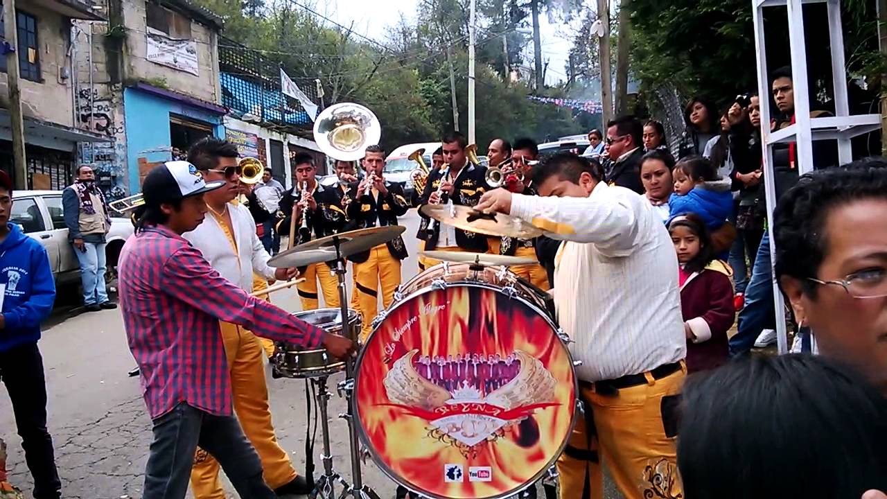 Banda la super tierra vs Banda raíces de mi tierra
