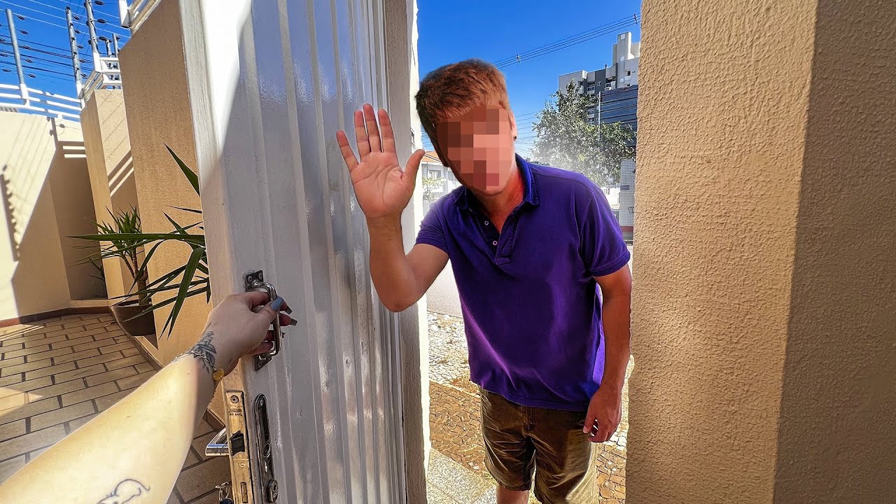 UM VIZINHO SECRETO APARECEU DO NADA???