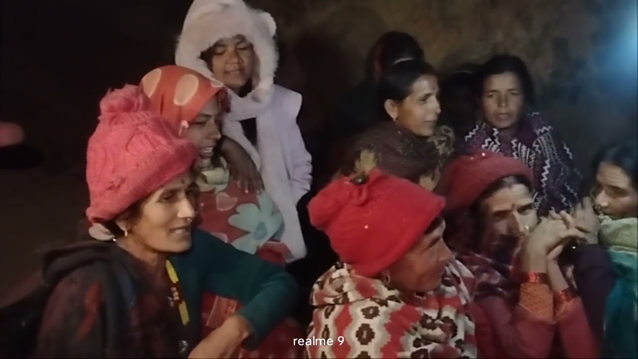 हाम्रो गाउँको दिदिबहिनी गित गाउँदै सबैलाई माघें सक्रान्तिको धेरै धेरै शुभकामना छ।