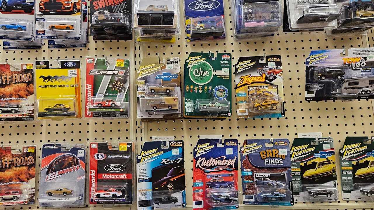HUNTING AT HOBBY LOBBY! FOUND A CHASE!!! #diecast #hotwheels #johnnylightning