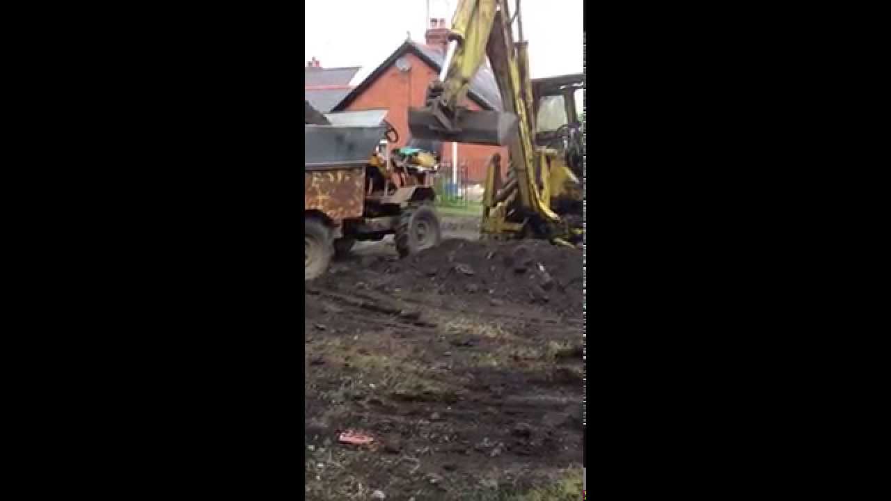 Vintage JCB Hydradigger  XUK 215 and Vintage thwaites Dumper