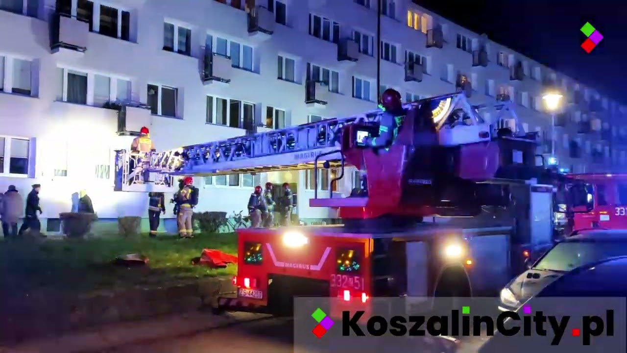 Pożar w Koszalinie 🔥 i akcja ratunkowa 🚒 przy ulicy Gałczyńskiego (18.11.2022)
