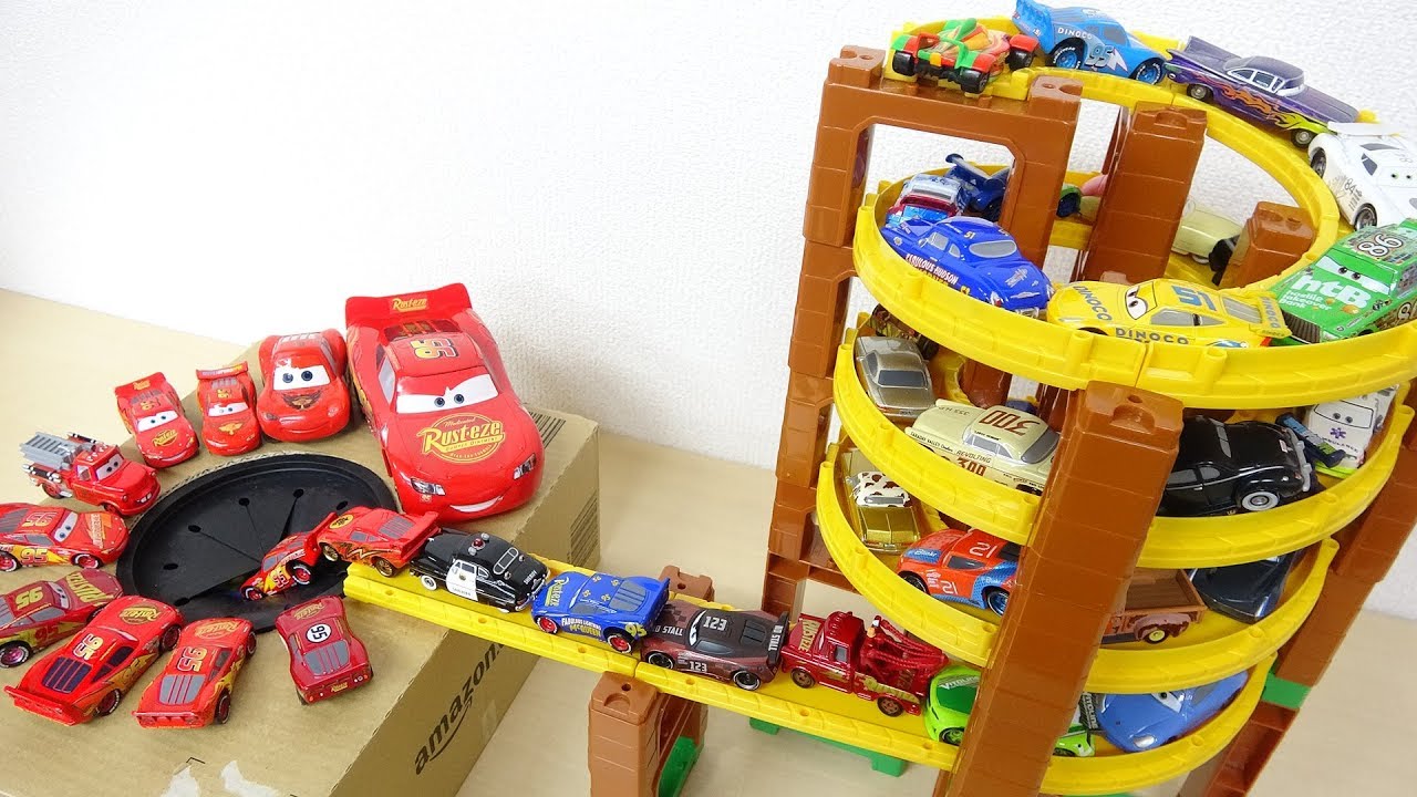 Disney Cars Lightning Mcqueen with Tomica Spiral Tower Course Fall into Big Hole