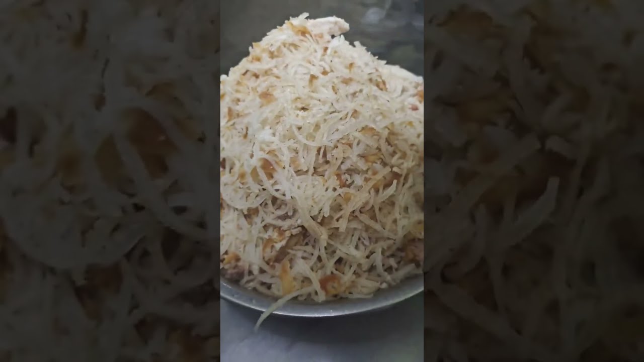 cơm sườn bì chả trúng 25k bán tại đèn xanh đỏ lộ ngang bình đức . tiền giang . vinhhoi.vlog660