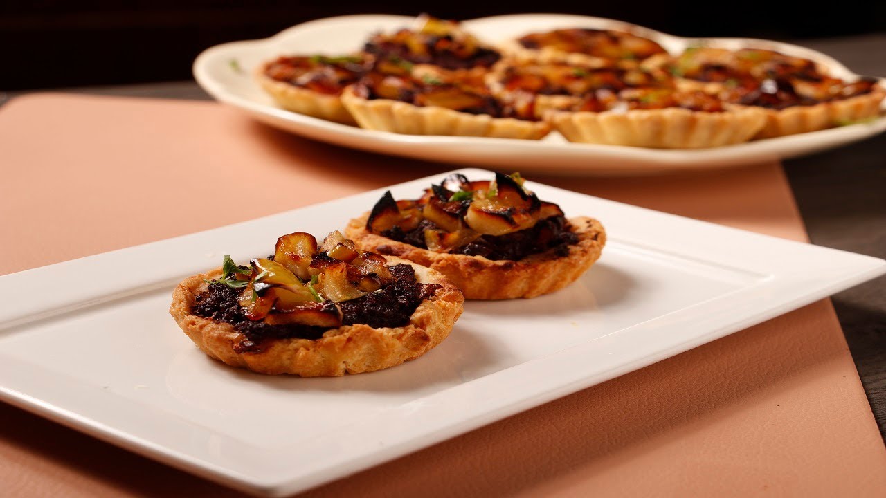 TARTALETAS DE MORCILLA CON MANZANA CARAMELIZADA+NATILLA DE ALMIDÓN DE MAÍZ CON SALSA DE GUAYABA - CR