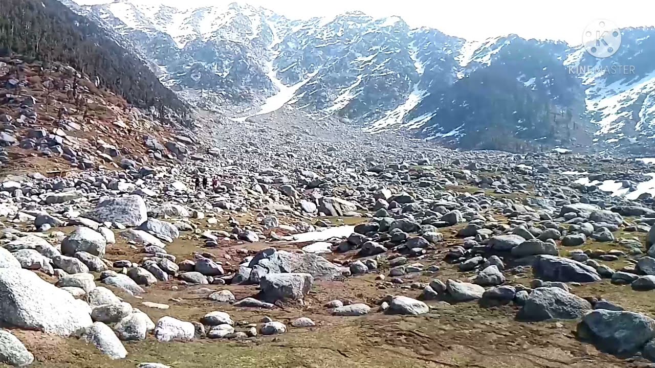 धौलाधार के पहाड़ों के बीच स्थित करेरी झील / Kareri lake dharmshala/ Kareri village Himachal pardesh