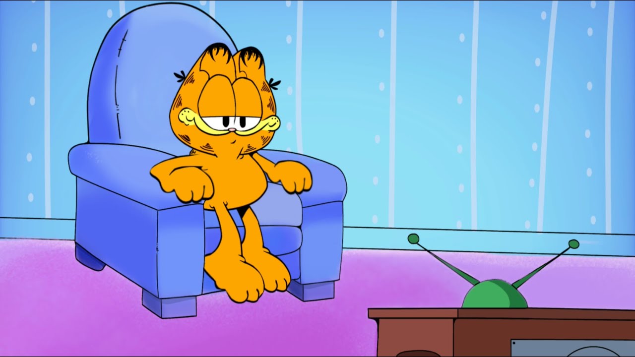 garfield watches the duchess approves