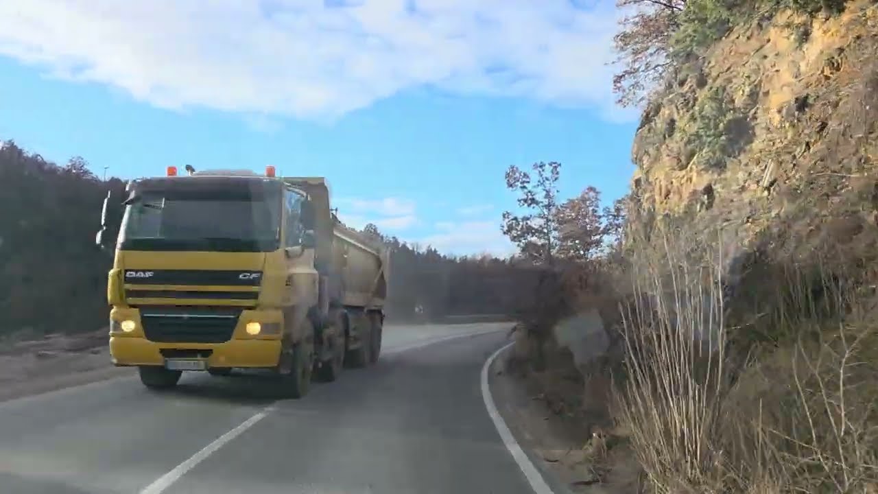 Maledonya dağların arasından araba turu yaptık.