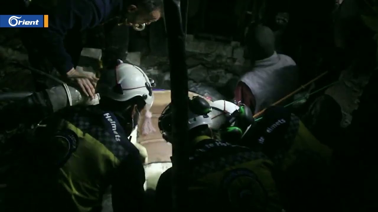 شابان عالقان في بئر بقرية السفلانية بمنطقة الباب والدفاع المدني يحاول الوصول إليهما رغم الصعوبات