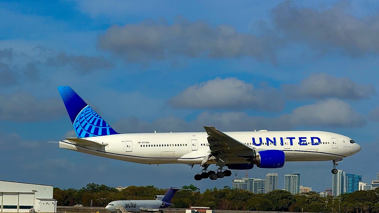 28 minutes Fort Lauderdale Hollywood int’l Airport plane spotting with aircraft identification.