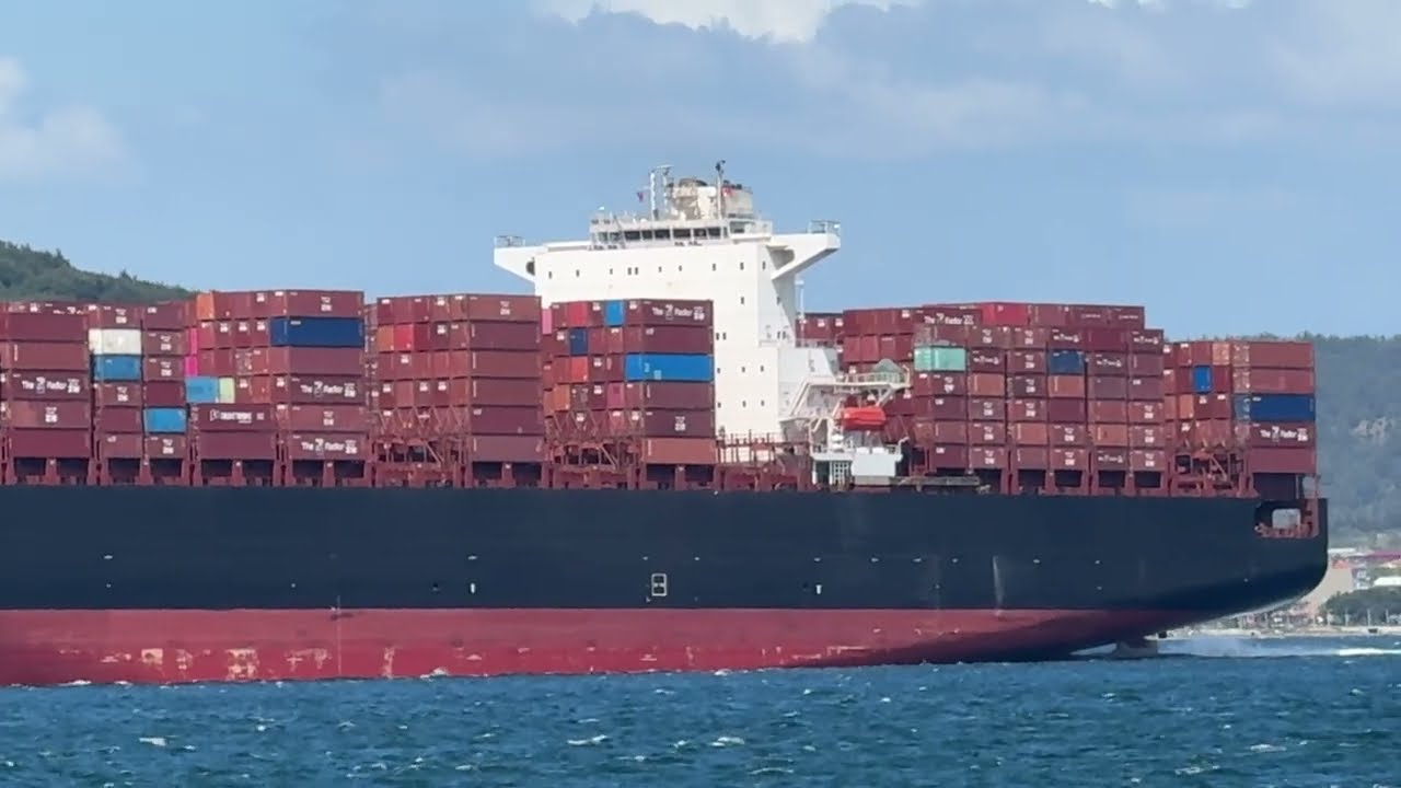 349 Meter Containerschiff ROTTERDAM in der Meerenge der Dardanellen (T&uuml;rkei)