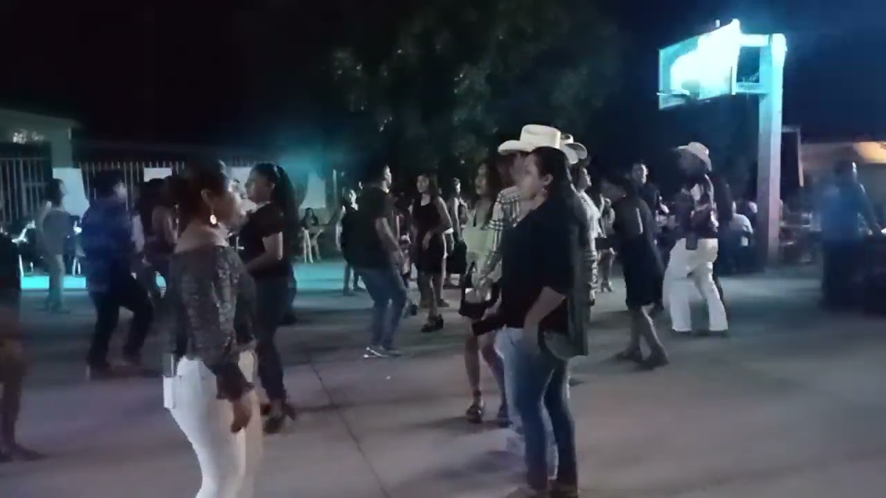 ÁLVARO MONTE RUBIO baile en San Vicente Piñas Zacatepec.  con muy buen ambiente 😃