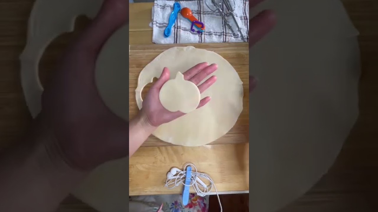 Homemade Pumpkin Hand Pies #sprinklesvtuber #pie #pumpkinpie #youtubeshorts