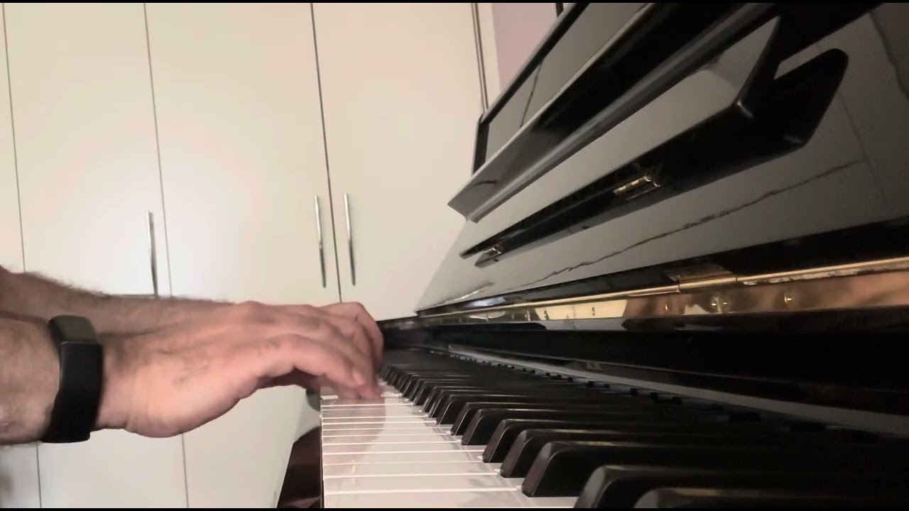Moins joli (Piano cover) by  Iliona