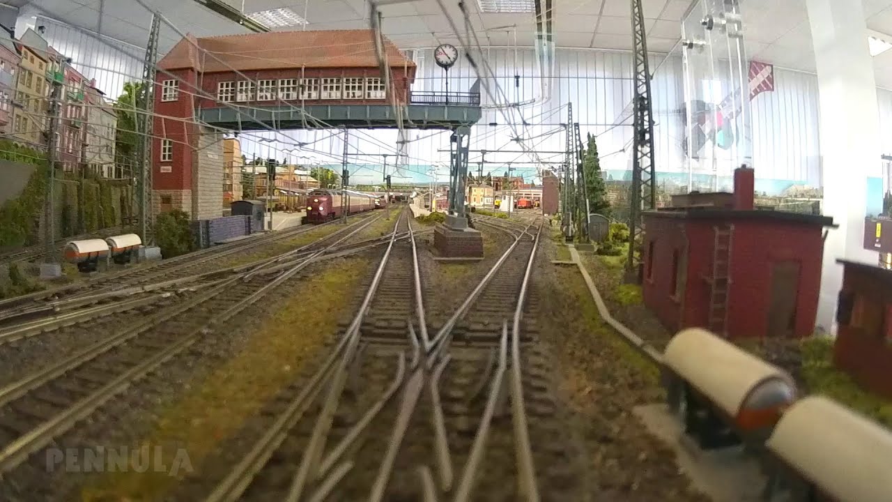 Einfahrt Bahnbetriebswerk: Modell-Eisenbahn-Club Wuppertal (Spur H0 Schiebebühne und Lokschuppen)