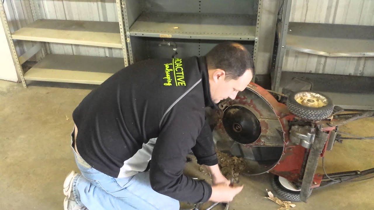 How to change drive belt on Toro Commercial 21