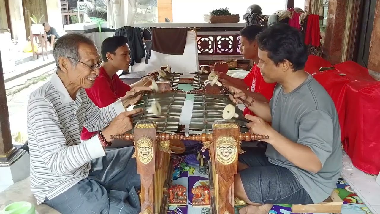 Seketi Wirajaya. Nyoba pertama kali tabuh mantap, isi kebyar baru.