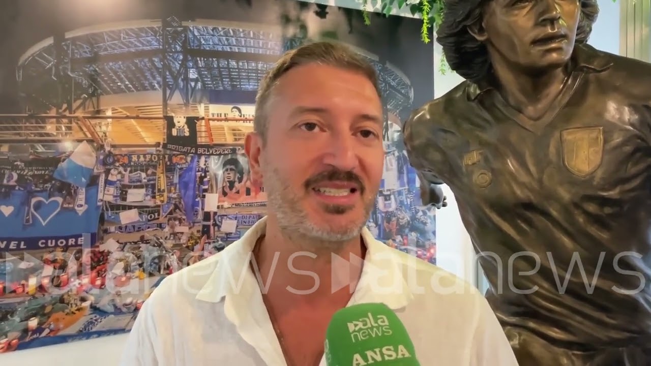 Napoli, la statua di Maradona trova casa in una pizzeria ai Quartieri Spagnoli