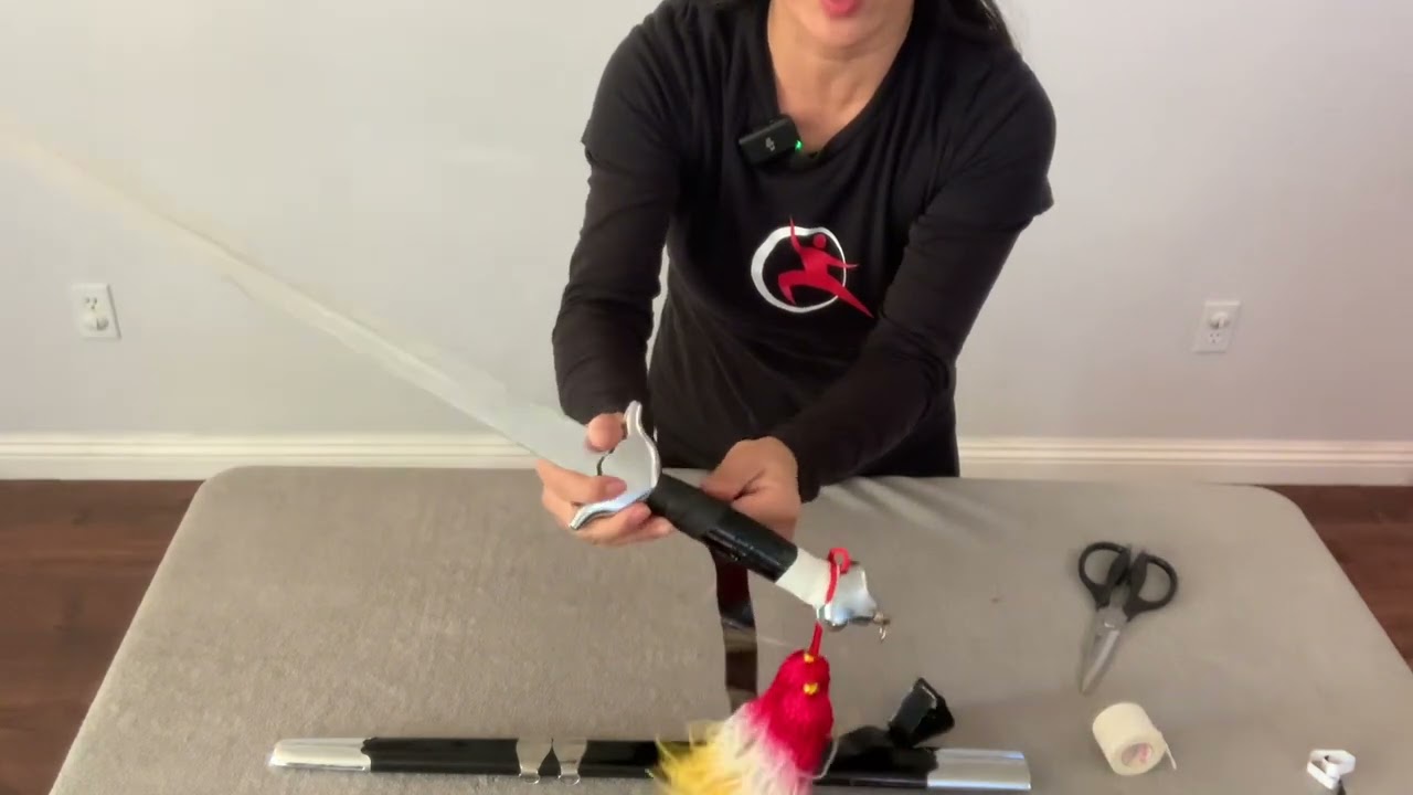 How to put straight sword tassel on.  如何绑好剑穗