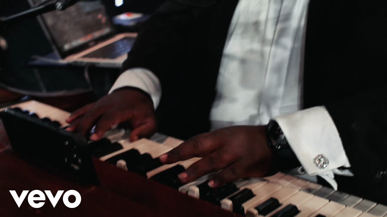 Jay Williams & Total Praise - Hold to His Hand ft. Pastor Johnteris Tate