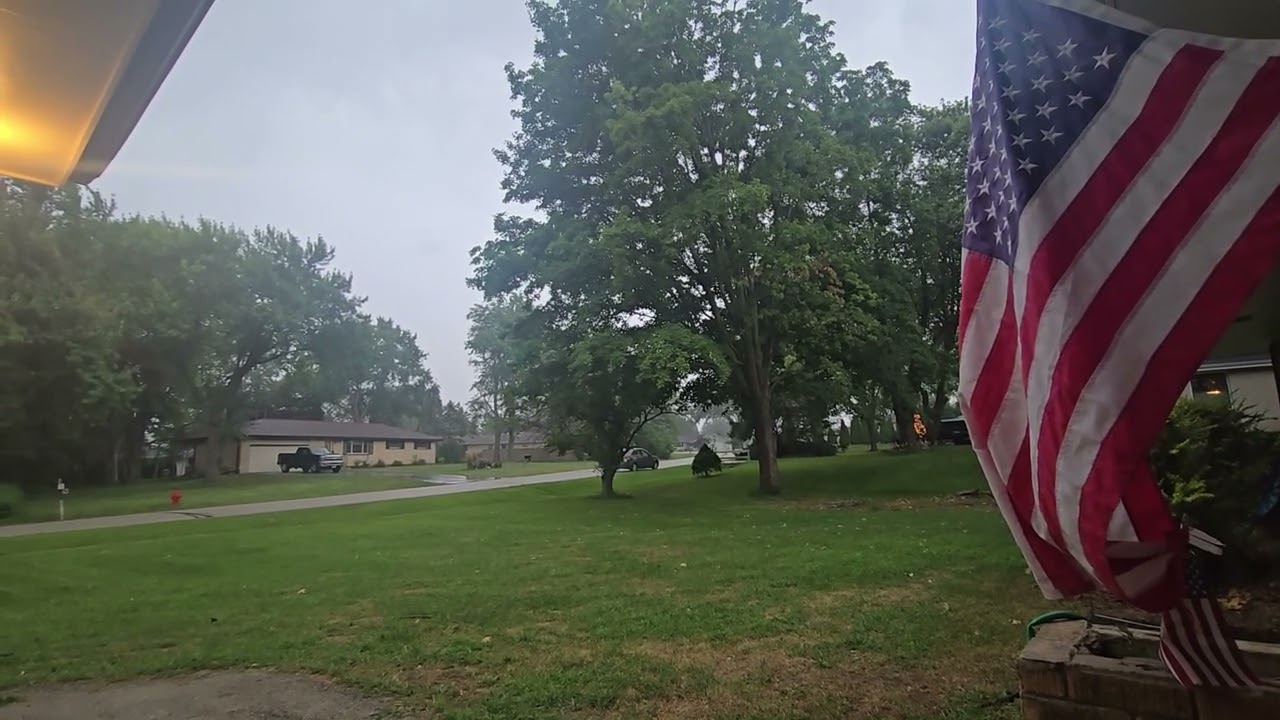 We have Thunderstorms today this storms are insane 
