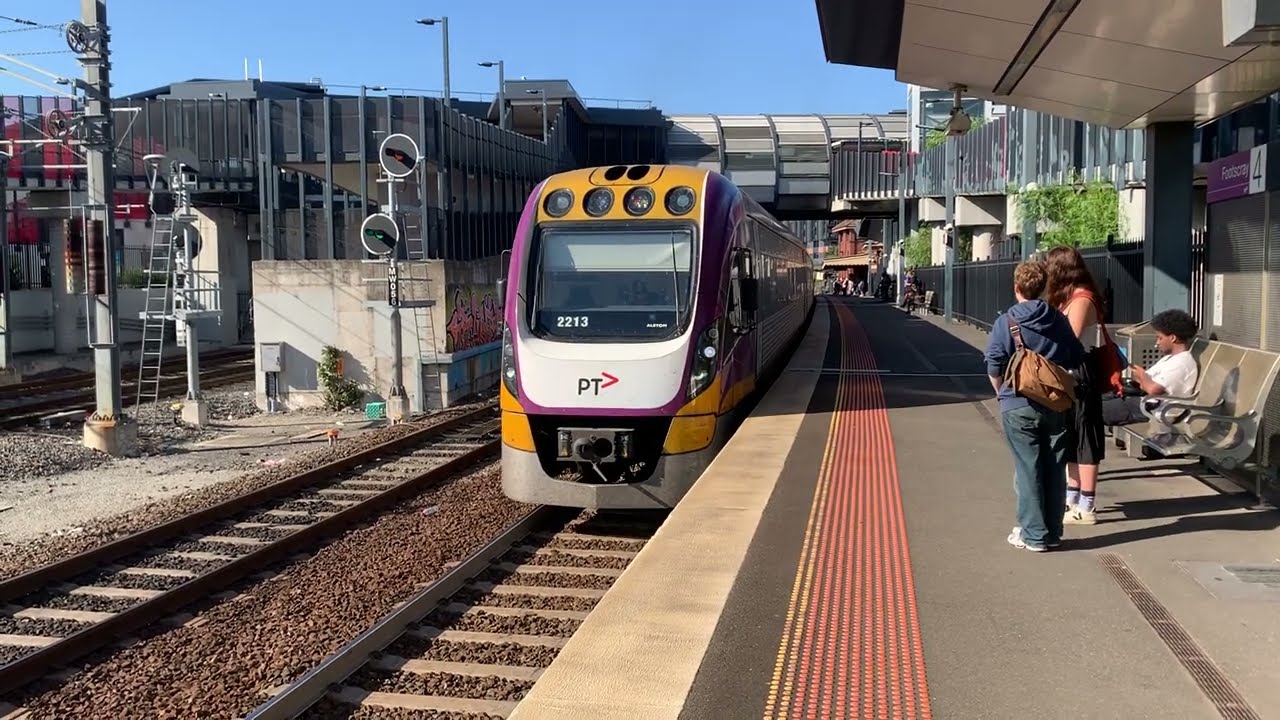 V/Line VL113 & VL08 Arriving & Departing Footscray Station to Bacchus Marsh - Low Note Horn Show