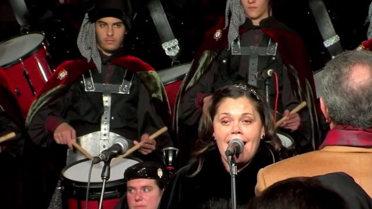 HIMNO GALEGO. MARIA DO CEO E A BANDA DE GAITAS DE OURENSE.