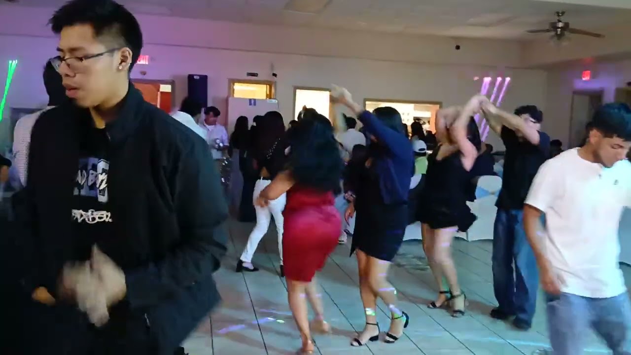 Mrkoketo la juventud baila asi.