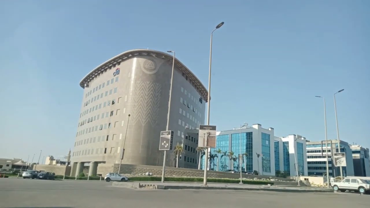 جولة بمنطقة البنوك والمطاعم  بالتجمع الخامس وشاهد اشهر المولات والبراندات