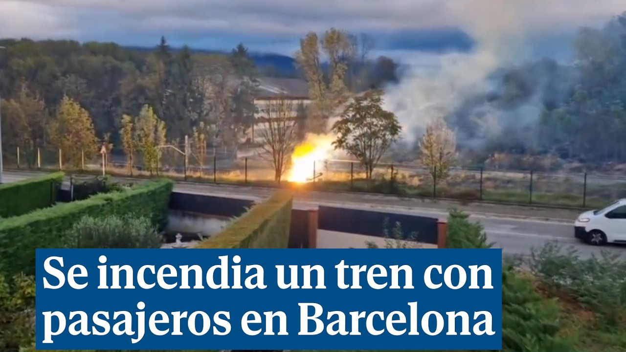 Miedo entre los pasajeros por un incendio en un vagón de un tren de Rodalies en Barcelona
