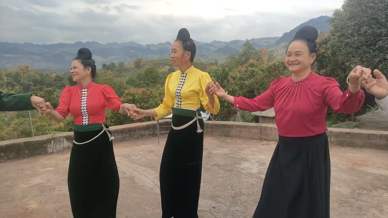 VUI XÒE TẠI HỒ CHIỀNG ĐÔNG - CLB LIÊN THẾ HỆ  LUÔNG MÉ, XÃ YÊN CHÂU 