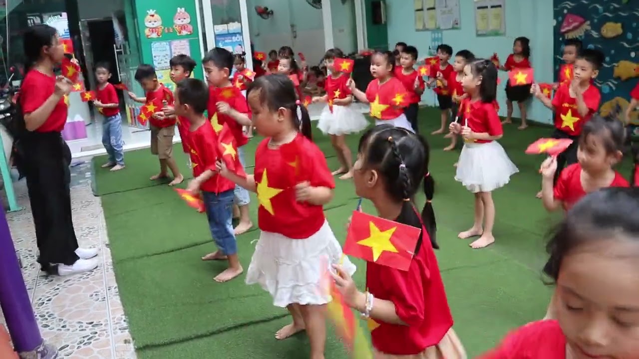 ĐỒNG DIỄN LỚP LÁ TRƯỜNG MẦM NON KHÔI NGUYÊN