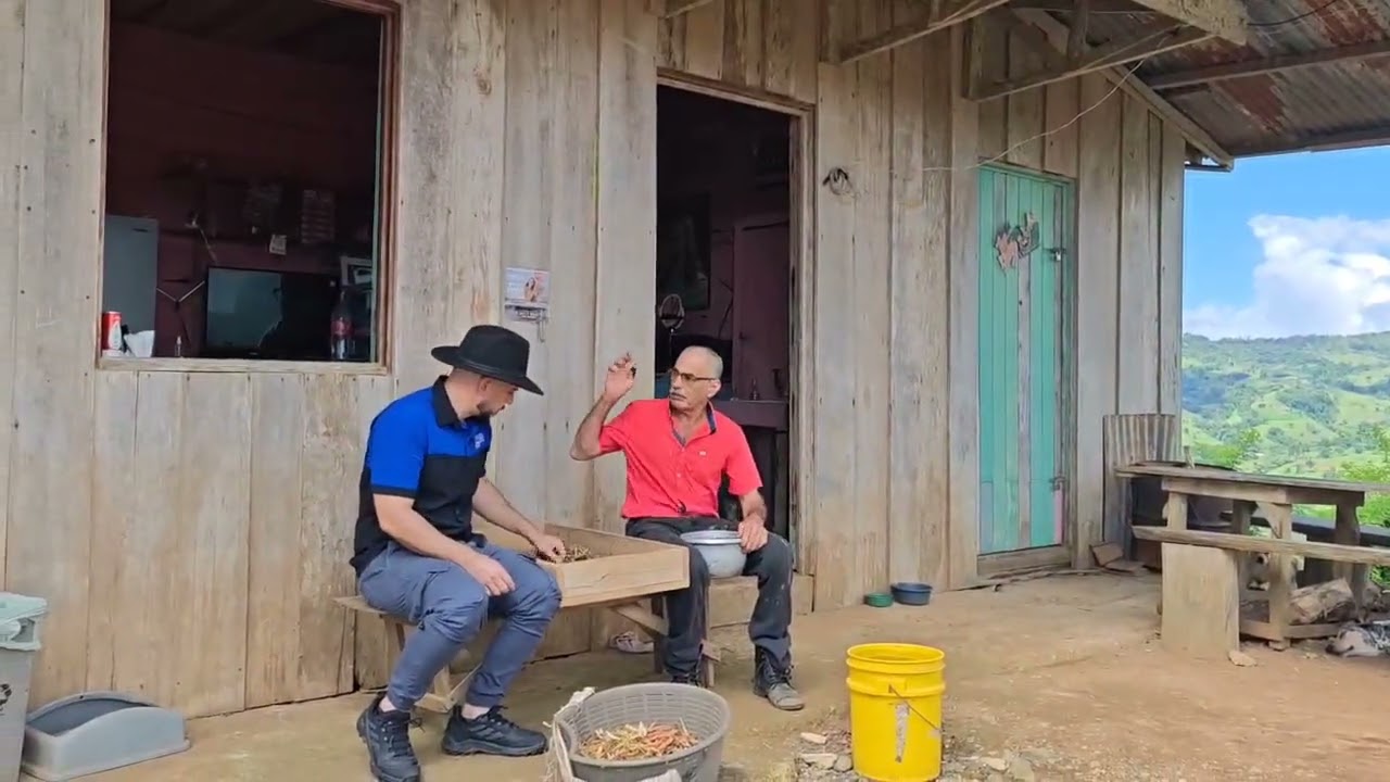 Pulpería en media calle, con más de 100 años.En la Angostura de #PérezZeledón #ProfeDu #CostaRica