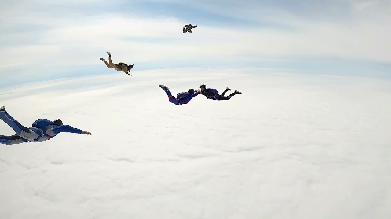 Прыжки с парашютом Skydive на Кавказе (100 прыжок Артема)