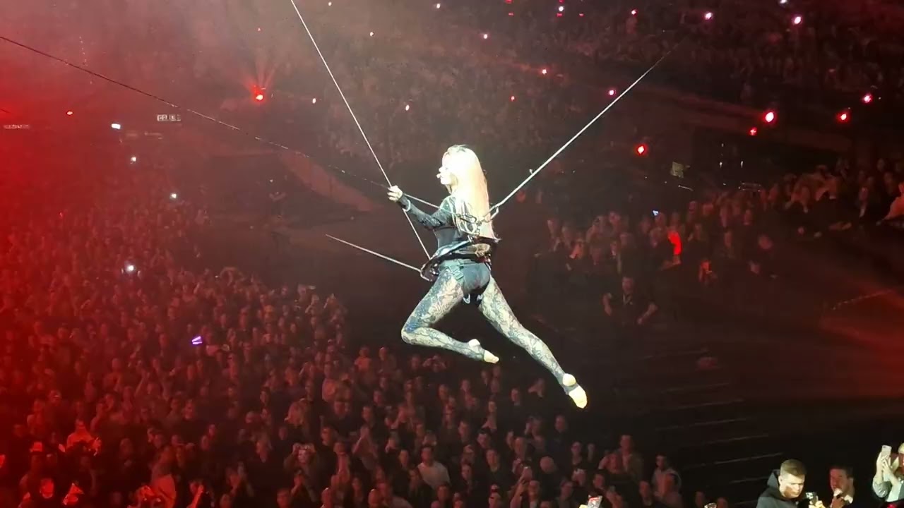 Spektakel stunt van Davina Michel, Vrienden van Amstel Live 2026