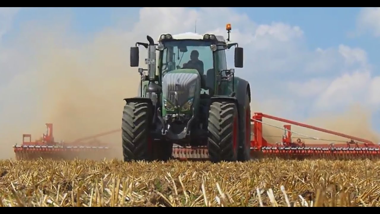 G&uuml;ttler Magnum 1240 wals en Fendt 824 in de stoppelbewerking Trekkerweb