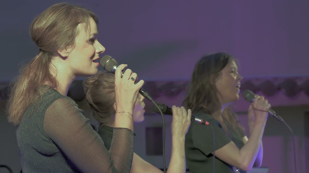 Dynamic sings Moonglow (live at La Valette du Var, France)