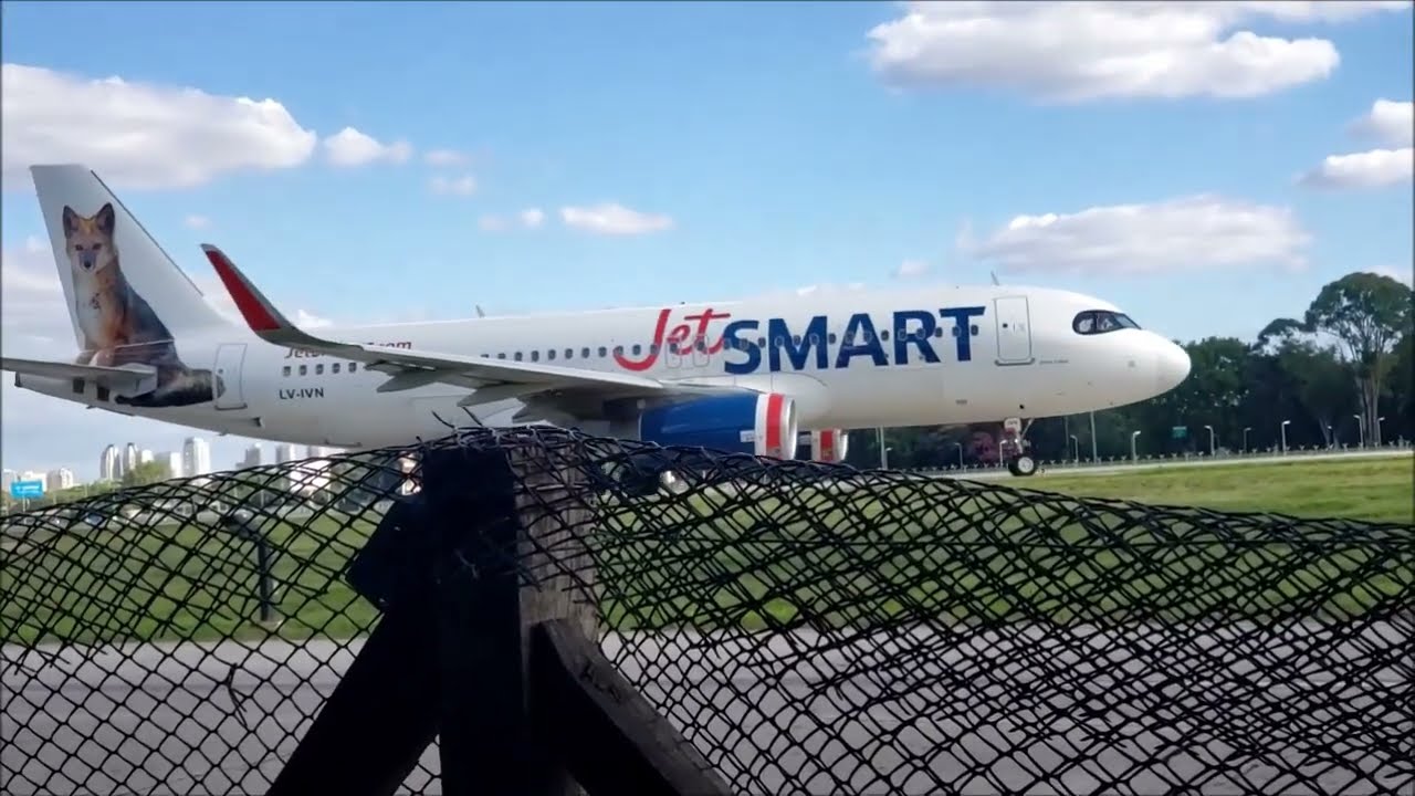 Jetsmart Argentina's Airbus A320 LV-IVN takeoff from Aeroparque