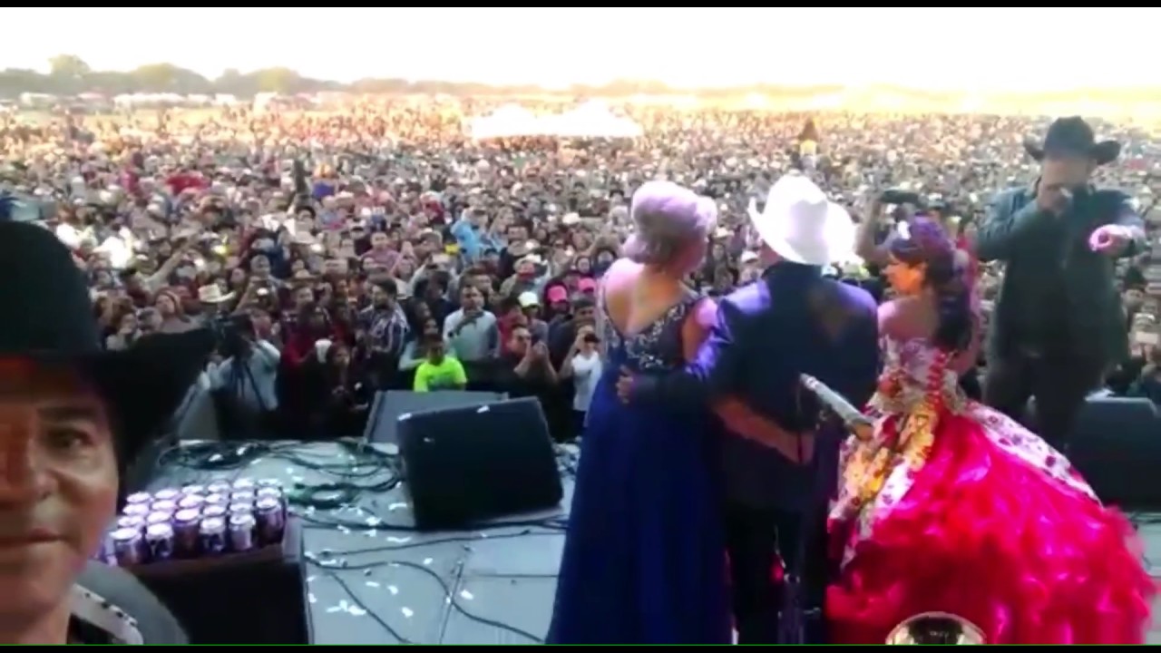Marco Flores y su Banda Jerez abren el baile en los XV de Rubí