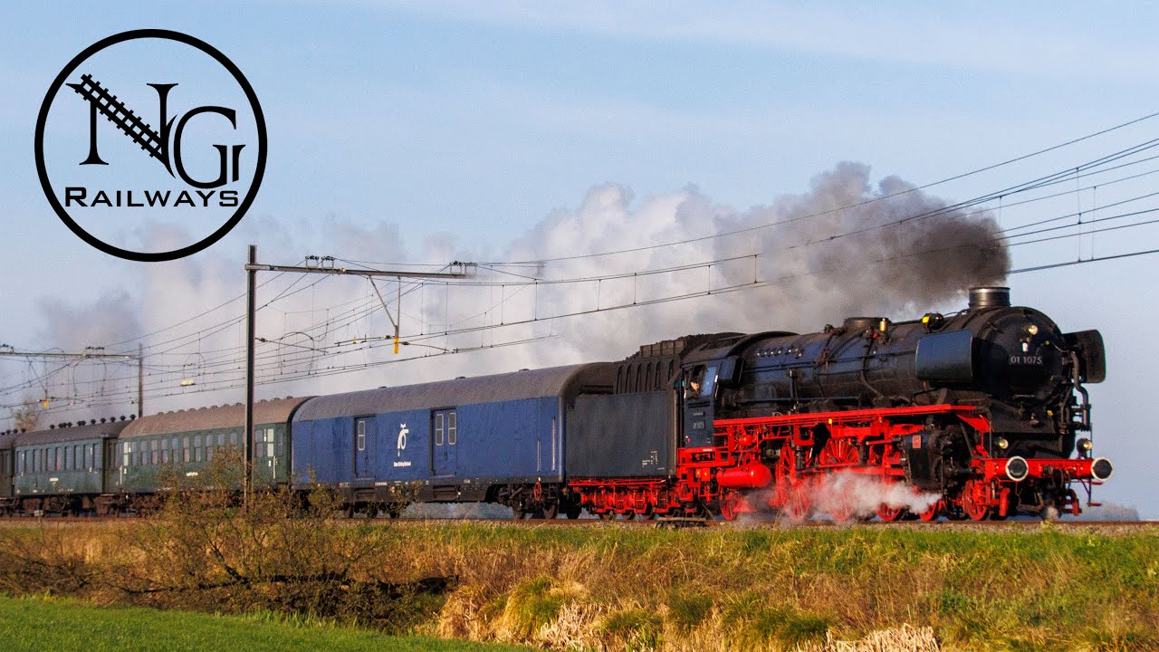 23 april 2023 De SSN 01 1075 stoomtrein passeert Woerden