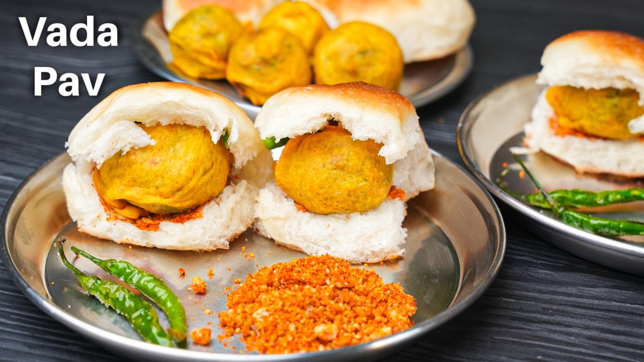 बारिश के मौसम में बनायें गरमागरम तीखा वड़ा पाव | Vada Pav Recipe | How to make Vada Pav | Kabita