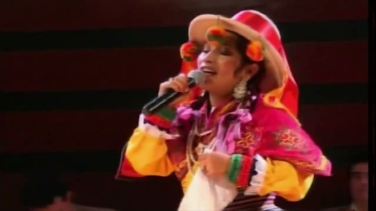 AZUCENA KANTARINA - MUJER CARHUACINA