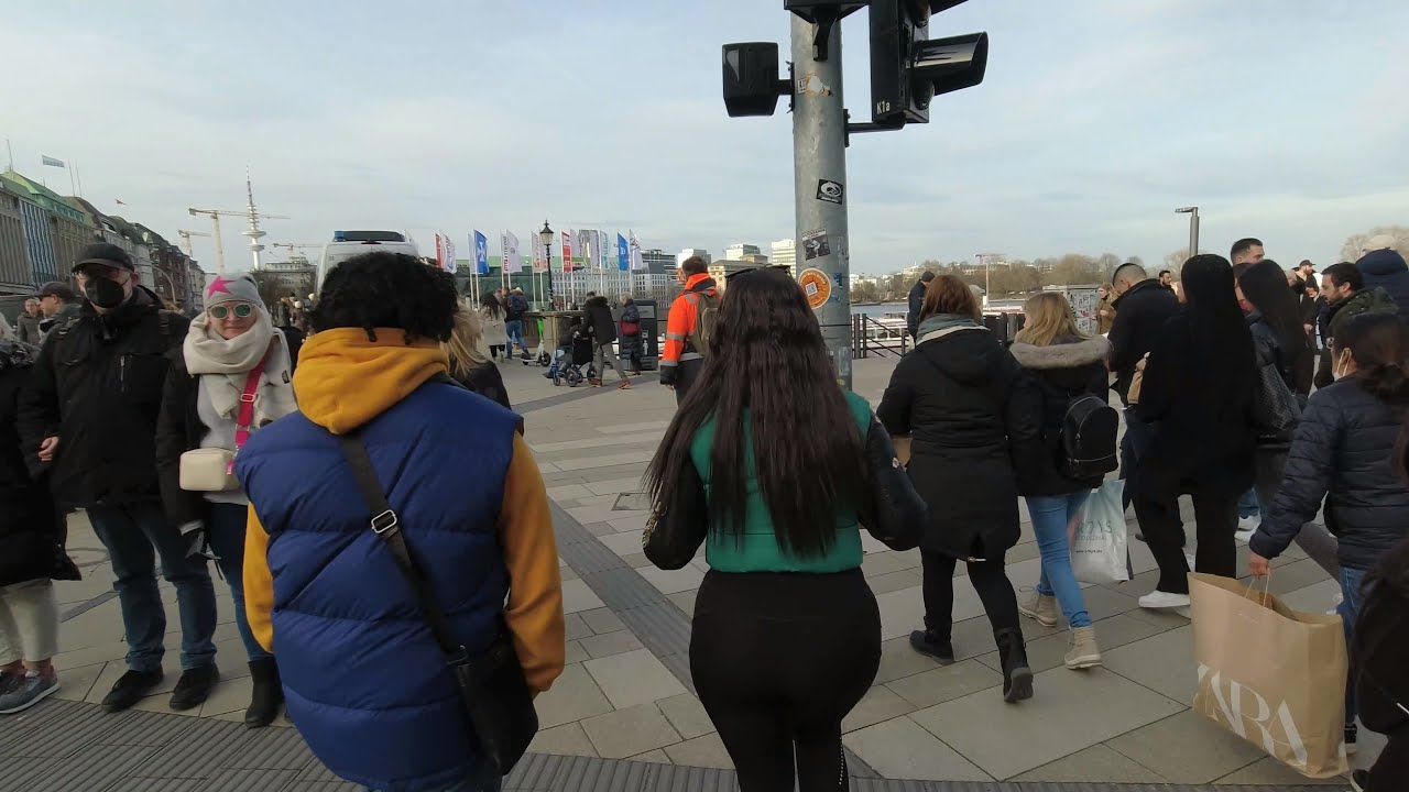 Relaxed winter Walking tour with city noises & ambience in Germany, Hamburg city center in 2022 [4K]