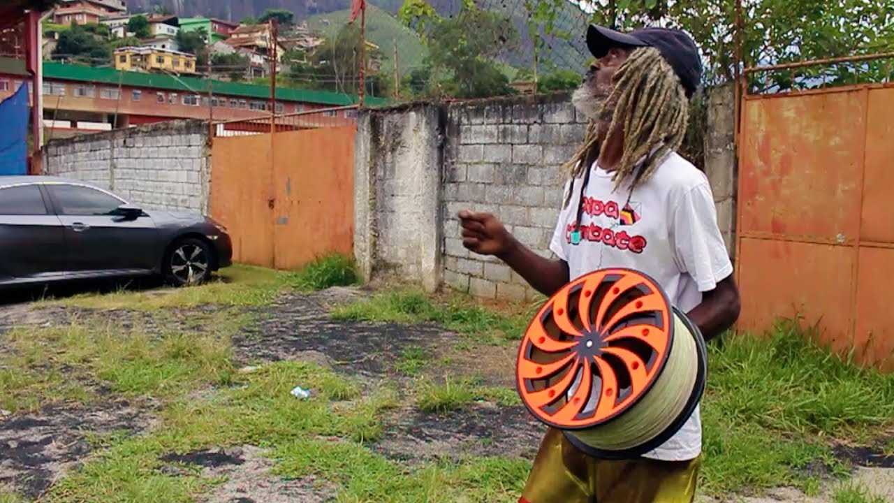 O Mito Rastafari Cortando Pipas - com 62 Anos &eacute; nosso Pipeiro Raiz