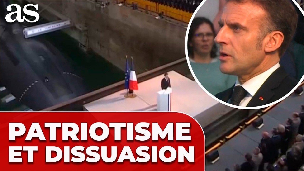 Macron Entonne l&rsquo;Hymne National Face &agrave; un Sous-Marin Nucl&eacute;aire